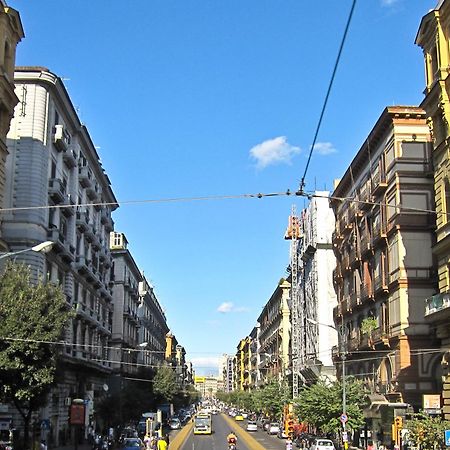 Fafa Apartment City Center Napoli Bagian luar foto