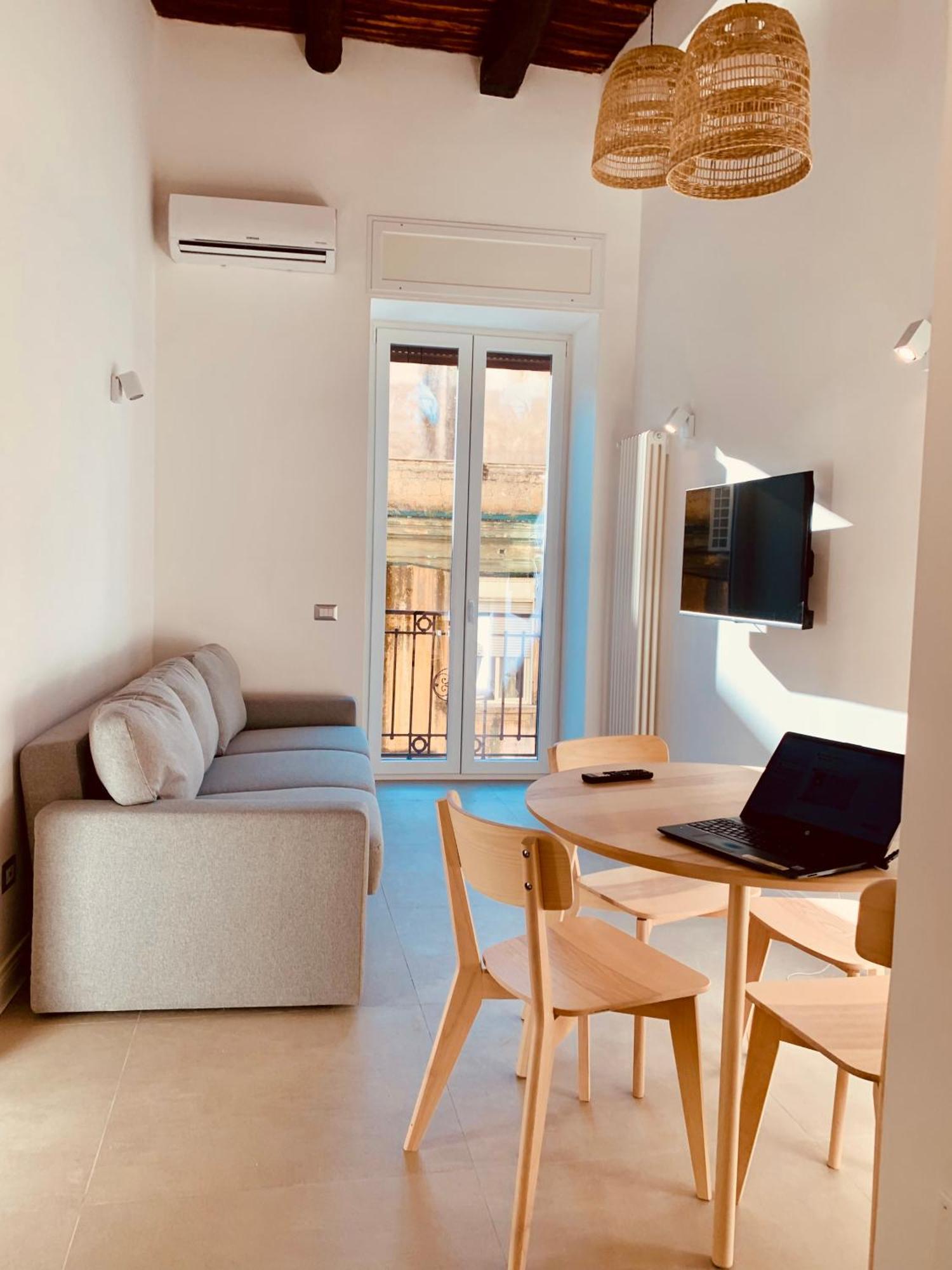 Fafa Apartment City Center Napoli Bagian luar foto